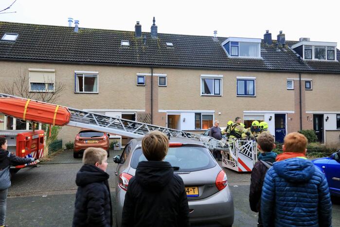 Schoorsteenbrand trekt veel bekijks van omwonenden