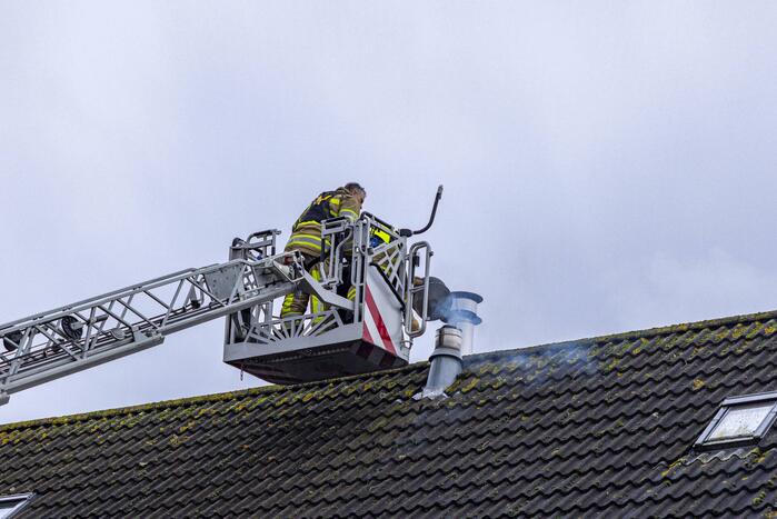 Schoorsteenbrand trekt veel bekijks van omwonenden