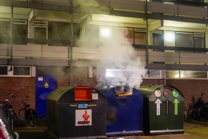 Veel rookontwikkeling door brandende container