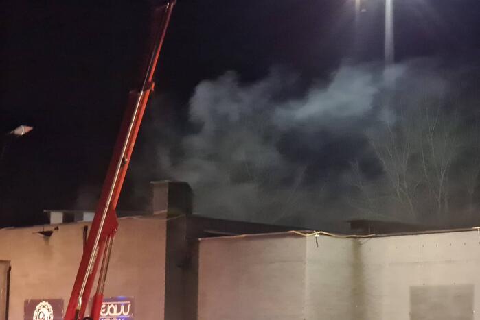 Veel rookontwikkeling bij brand in voormalige discotheek
