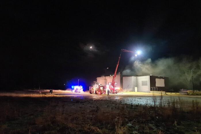Veel rookontwikkeling bij brand in voormalige discotheek