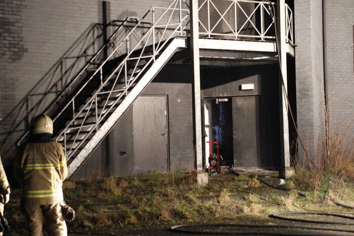 Veel rookontwikkeling bij brand in voormalige discotheek