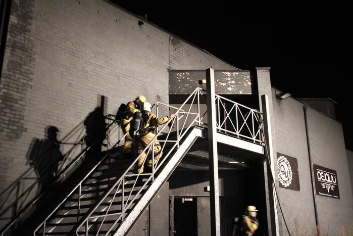 Veel rookontwikkeling bij brand in voormalige discotheek