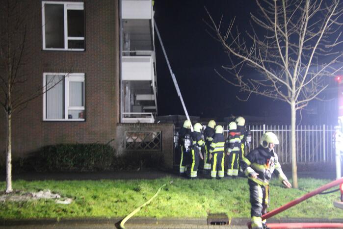 Grote brand in kelder van flatgebouw