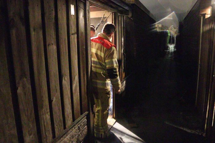 Schutting vliegt in brand door vuurkorf