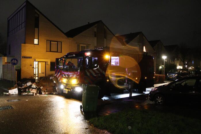 Schutting vliegt in brand door vuurkorf