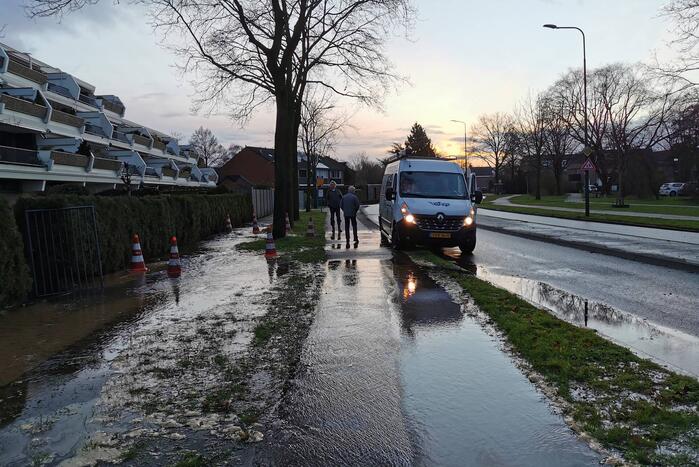 Wederom straat blank door gesprongen waterleiding