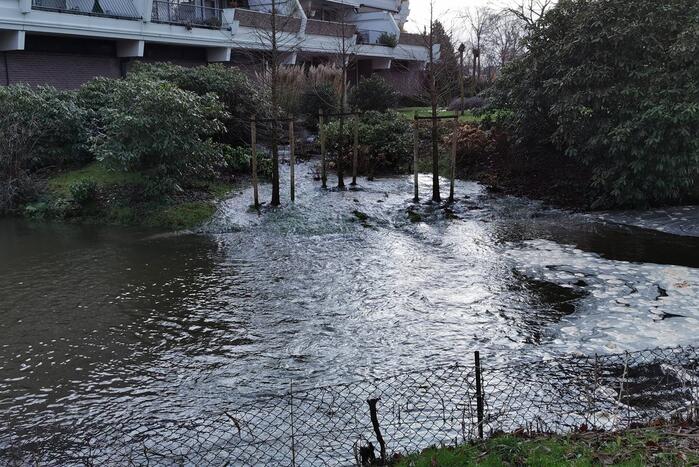 Wederom straat blank door gesprongen waterleiding