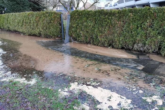 Wederom straat blank door gesprongen waterleiding