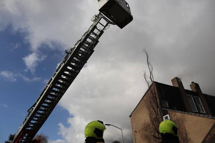 Veel rook bij brand in schoorsteen