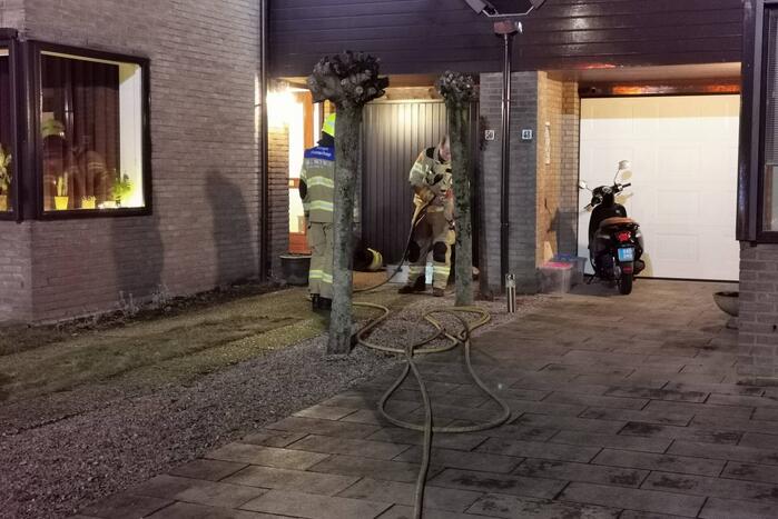 Brand in schoorsteen van woning