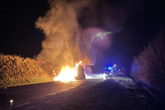 Tankwagen in brand na ernstig ongeval
