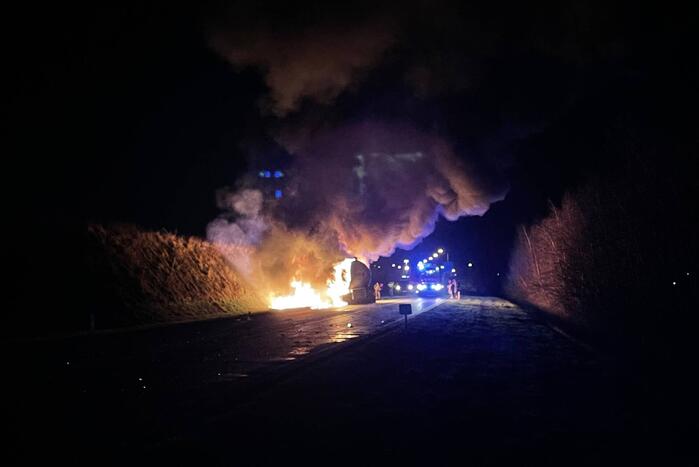 Tankwagen in brand na ernstig ongeval