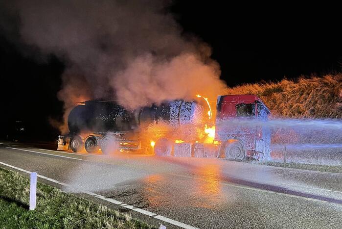 Tankwagen in brand na ernstig ongeval