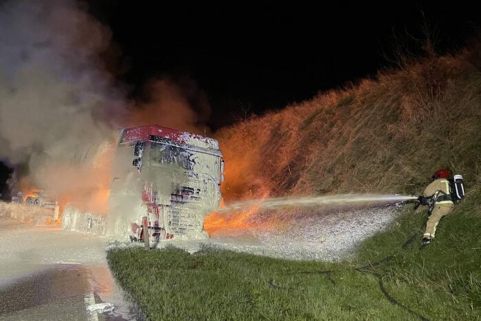 Tankwagen in brand na ernstig ongeval
