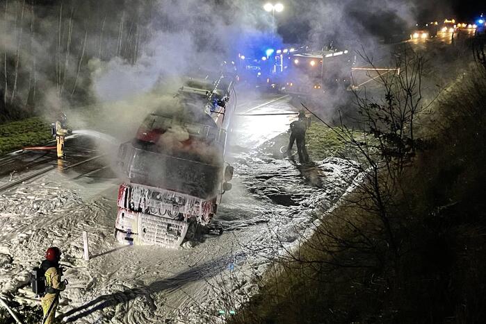 Tankwagen in brand na ernstig ongeval