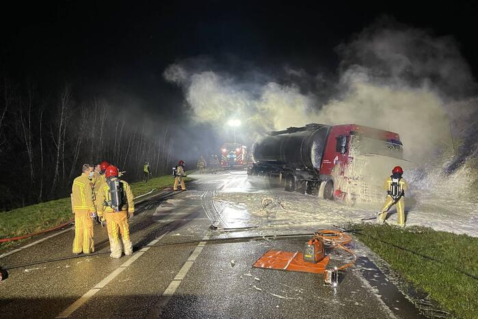 Tankwagen in brand na ernstig ongeval