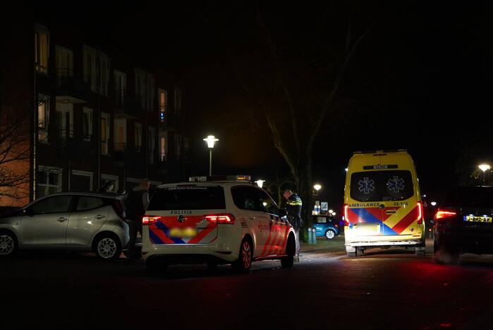 Automobilist ziet scooterrijder over het hoofd tijdens parkeren