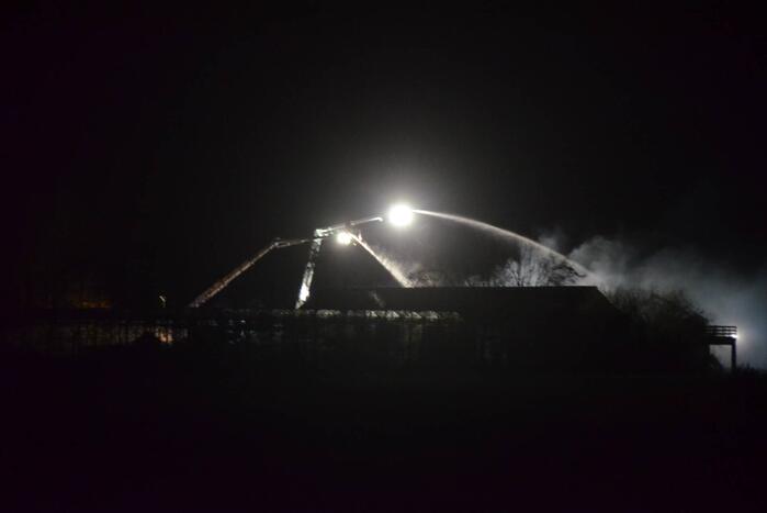 Uitslaande brand in bedrijf voor haardhout