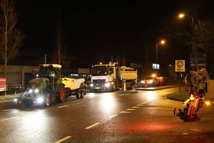 Persoon met scooter onderuit door gladheid