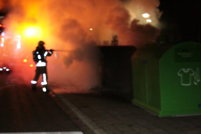 Veel rook bij brand in container