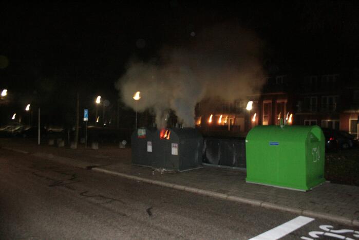 Veel rook bij brand in container