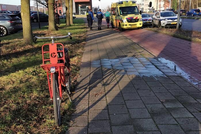 Persoon met hoofdwond op de grond
