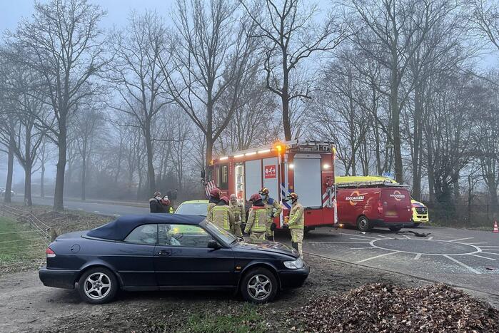 Flinke schade bij botsing tussen twee voertuigen