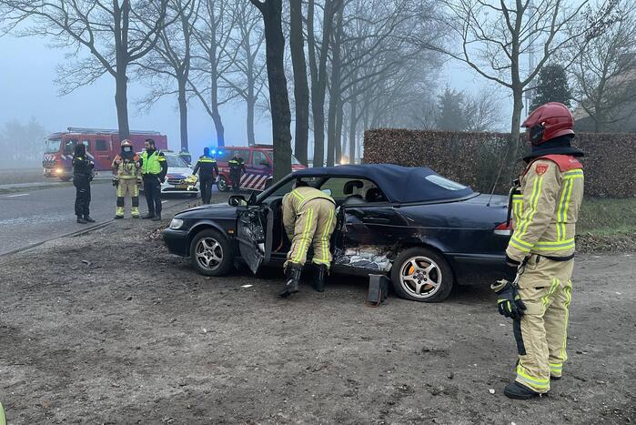 Flinke schade bij botsing tussen twee voertuigen