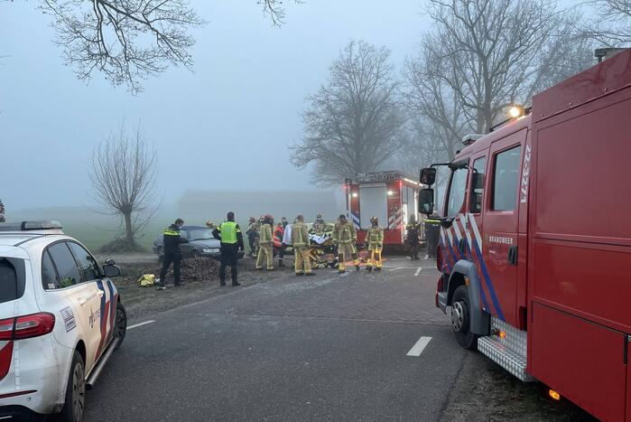 Flinke schade bij botsing tussen twee voertuigen