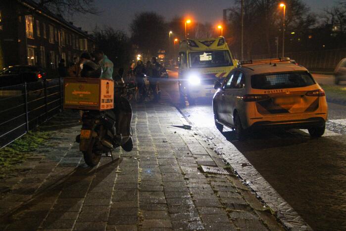 Twee maaltijd bezorgers met elkaar in botsing