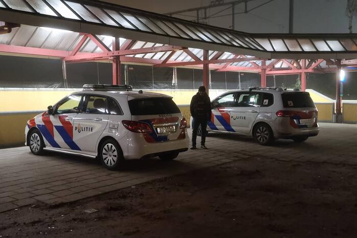 Vijf personen onder schot uit trein gehaald op treinstation