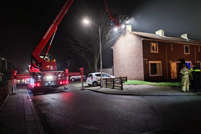Brand in schoorsteen van woning