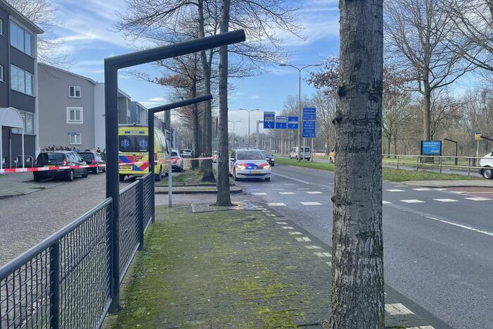 Een gewonden en dode bij steekpartij in woning