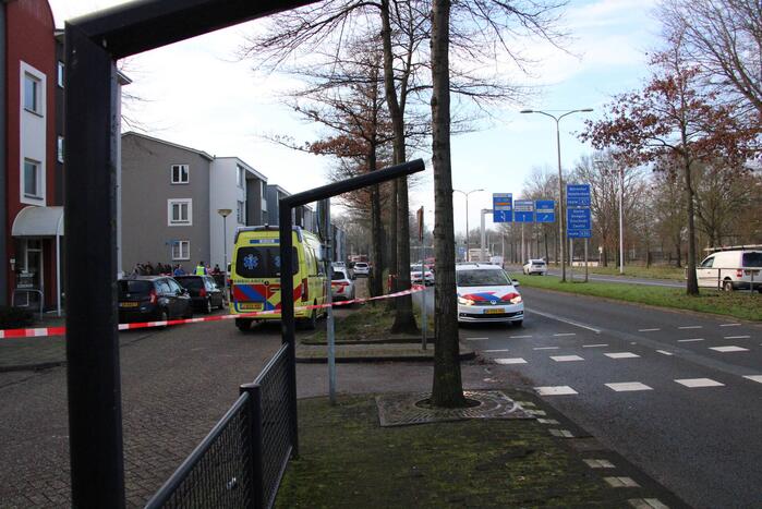 Een gewonden en dode bij steekpartij in woning