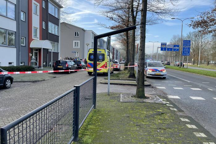 Een gewonden en dode bij steekpartij in woning