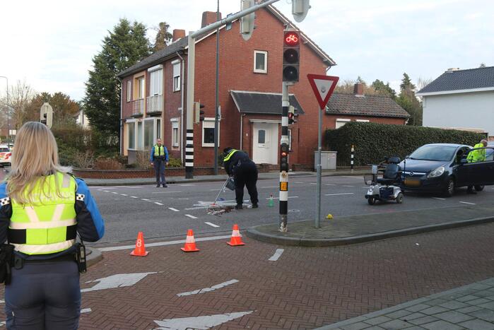 Bestuurder scootmobiel aangereden door personenauto