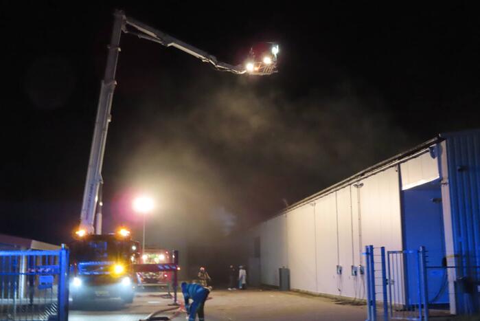 Flinke rookontwikkeling door brand in loods