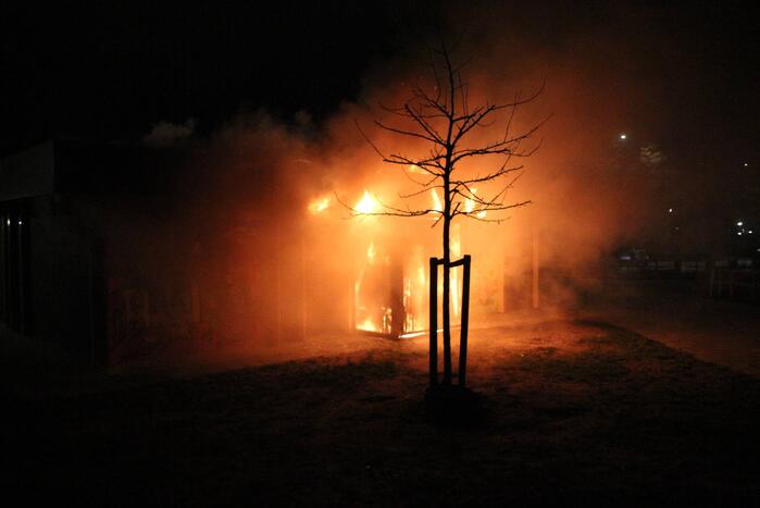 Veel rook en vuur bij jongerencentrum