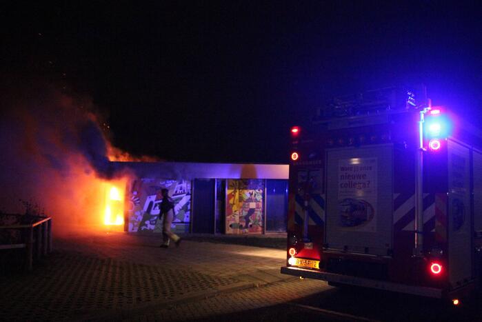 Veel rook en vuur bij jongerencentrum
