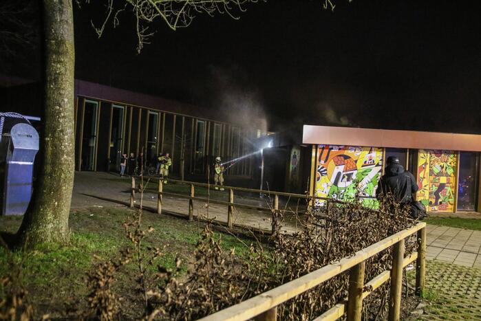 Veel rook en vuur bij jongerencentrum