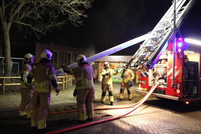 Veel rook en vuur bij jongerencentrum