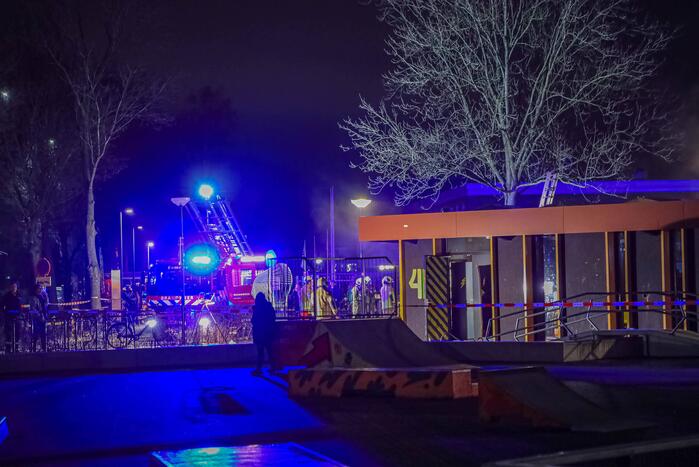 Veel rook en vuur bij jongerencentrum