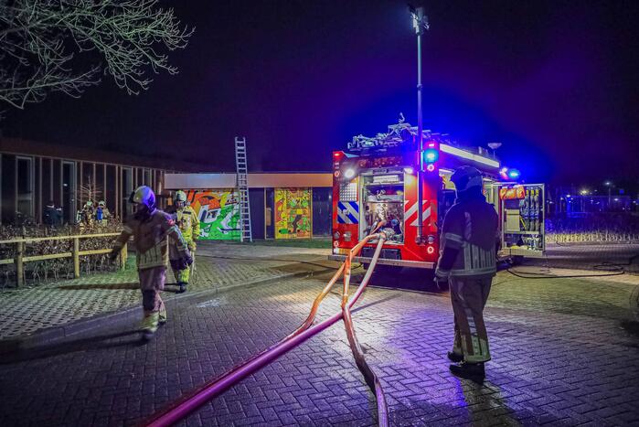 Veel rook en vuur bij jongerencentrum
