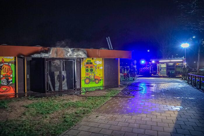 Veel rook en vuur bij jongerencentrum