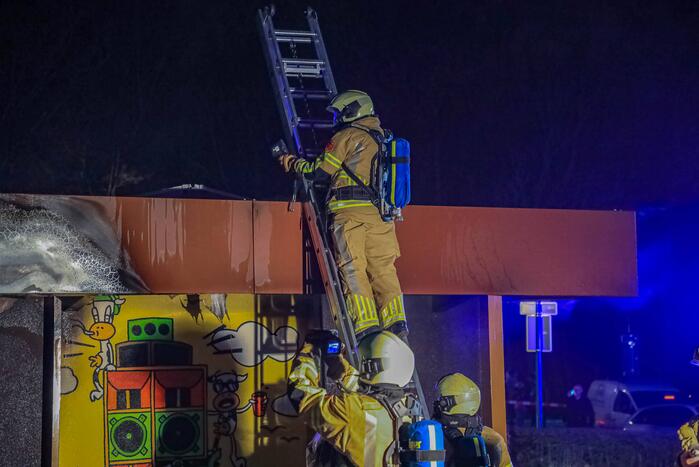 Veel rook en vuur bij jongerencentrum