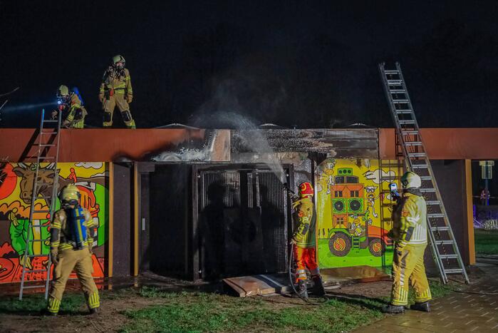 Veel rook en vuur bij jongerencentrum