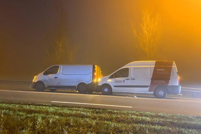 Twee bestelbussen betrokken bij kop-staart botsing