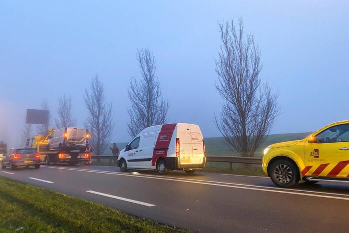 Twee bestelbussen betrokken bij kop-staart botsing