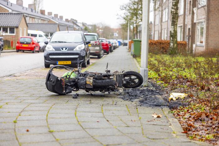 Opnieuw gaat een deelscooter van Go Sharing in vlammen op